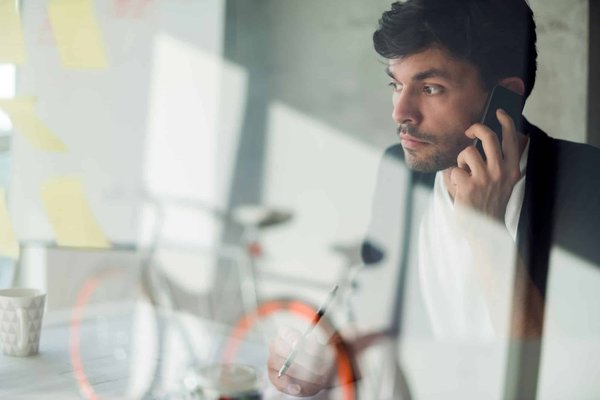 Comment concevoir un jeu de stratégie en temps réel avec des événements climatiques dynamiques?